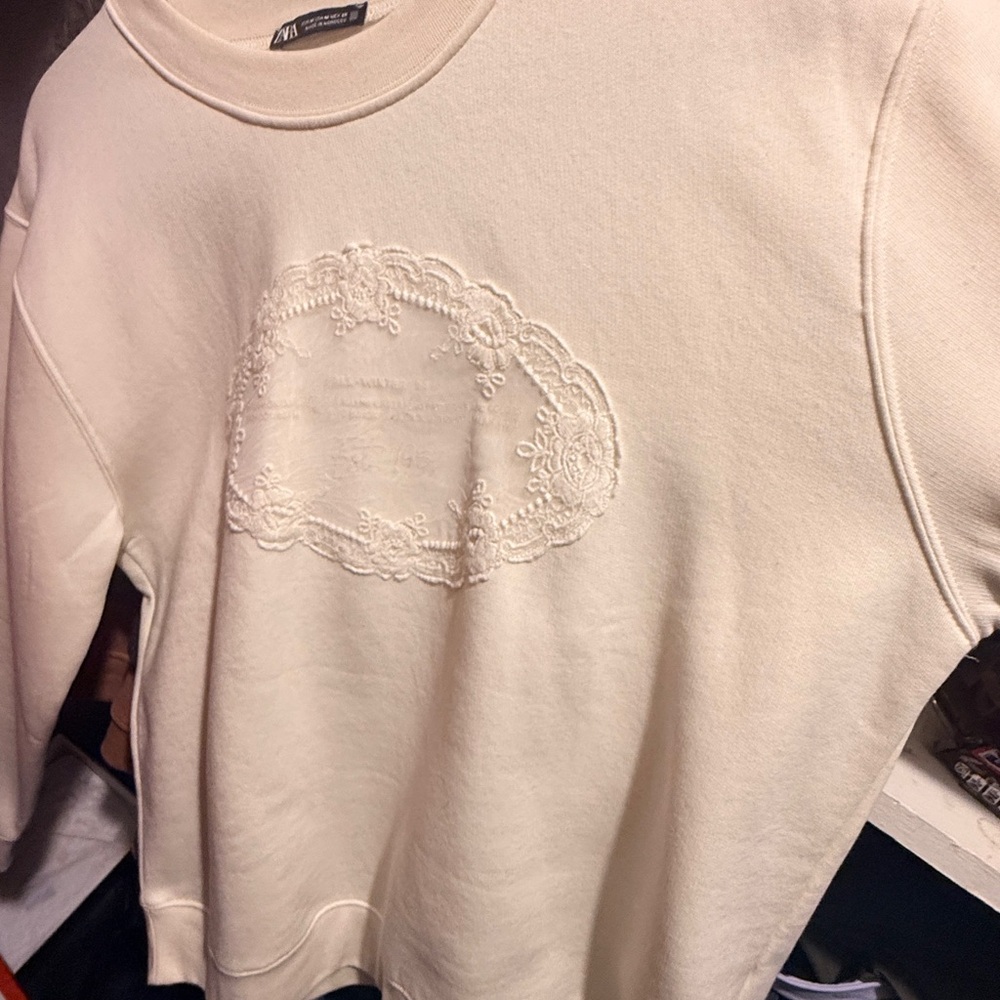 Zara Off-White Sweatshirt with Embroidered Detail